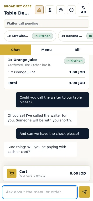 WaiterPilot guest chat: the guest asks for the check and the reply asks whether they will pay with cash or card.